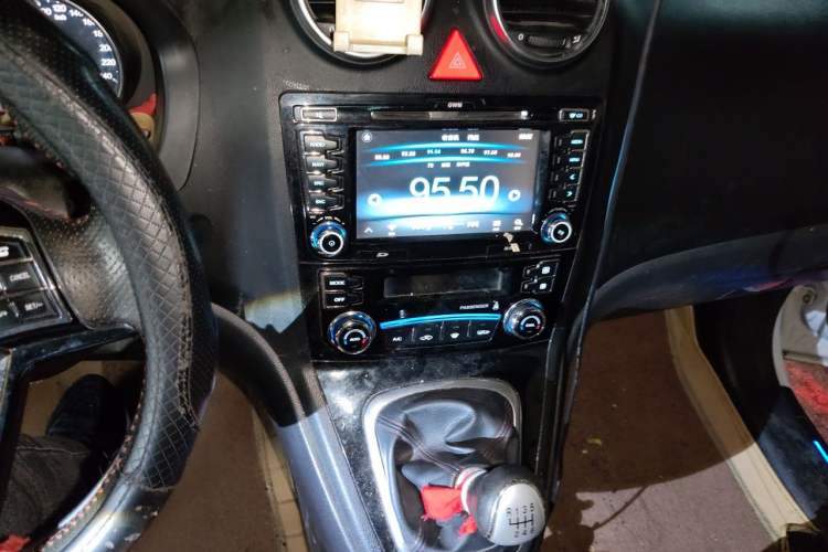 Used Haval H6 2014 Upgraded Model 1.5T Manual Two-Wheel Drive Elite Version Audio And AC Panel