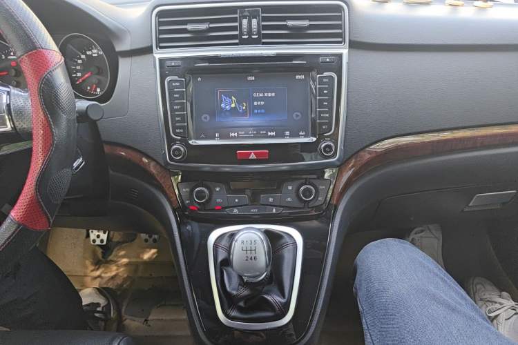 Used Haval H6 2014 Sport Version 1.5T Manual Two-Wheel Drive Elite Edition Audio And AC Panel