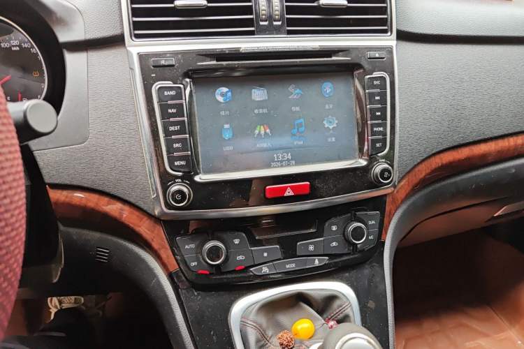 Used Haval H6 2014 Sport Version 1.5T Manual Two-Wheel Drive Elite Edition Audio And AC Panel