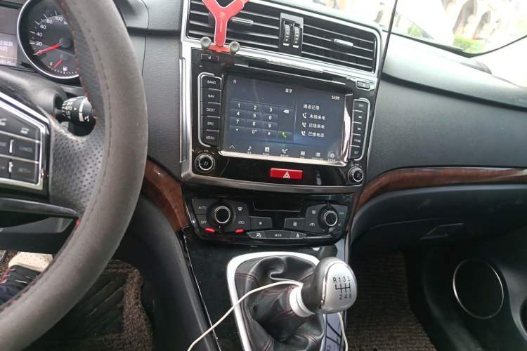 Used Haval H6 2014 Sport Version 1.5T Manual Two-Wheel Drive Elite Edition Audio And AC Panel