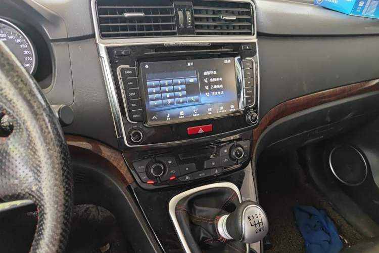 Used Haval H6 2014 Sport Edition 2.0T Diesel Manual Two-Wheel Drive Prestige Model Audio And AC Panel