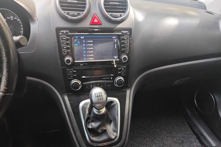 Used Haval H6 2014 Upgraded Model 1.5T Manual Two-Wheel Drive Elite Version Audio And AC Panel