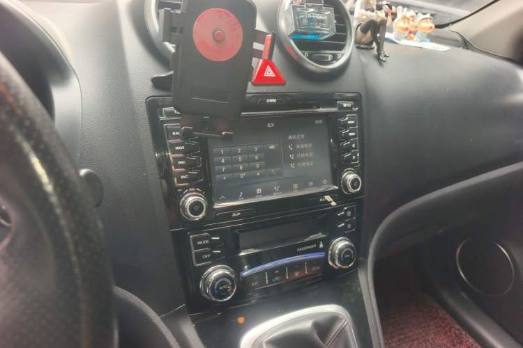 Used Haval H6 2014 Upgraded Model 1.5T Manual Two-Wheel Drive Elite Version Audio And AC Panel