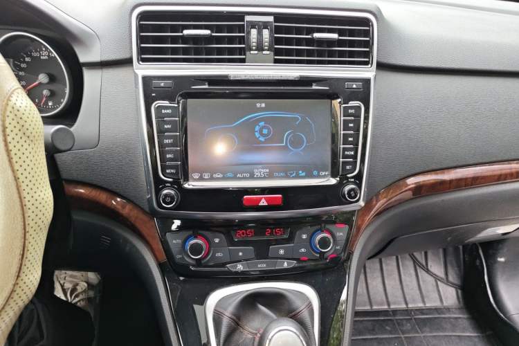 Used Haval H6 2014 Sport Version 1.5T Manual Two-Wheel Drive Elite Edition Audio And AC Panel