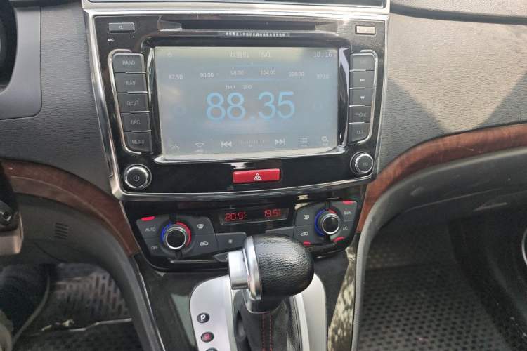 Used Haval H6 2014 Sport Edition 2.4L Automatic Elite Model Audio And AC Panel