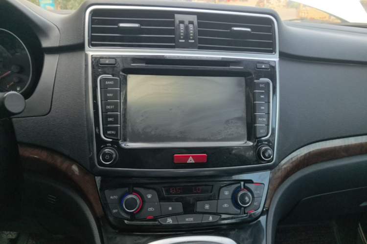 Used Haval H6 2014 Sport Version 1.5T Manual Two-Wheel Drive Elite Edition Audio And AC Panel