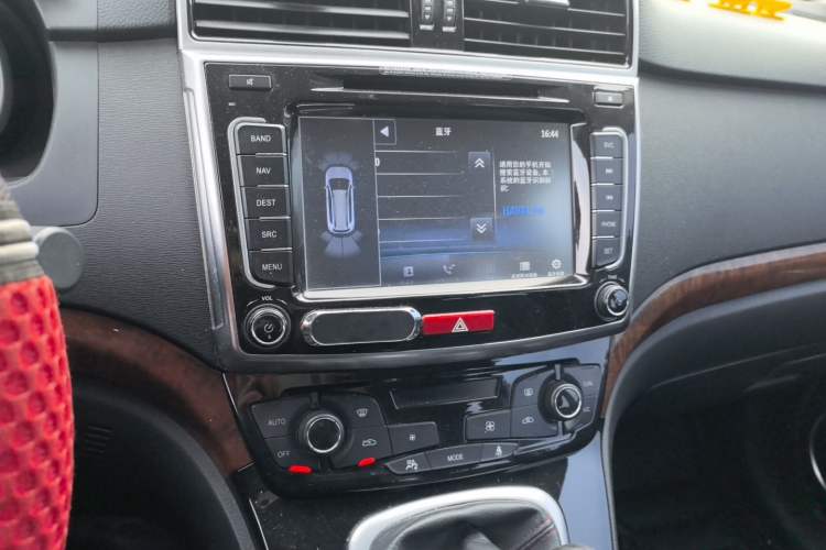 Used Haval H6 2014 Upgraded Model 1.5T Manual Two-Wheel Drive Elite Version Audio And AC Panel