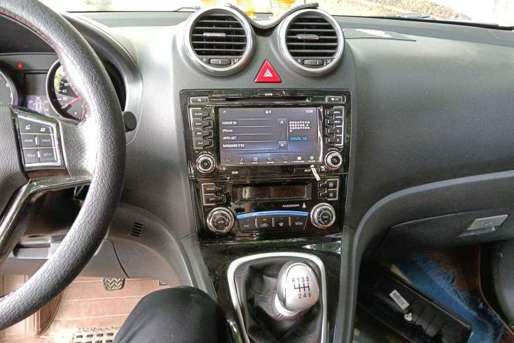Used Haval H6 2014 Upgraded Model 1.5T Manual Two-Wheel Drive Elite Version Audio And AC Panel