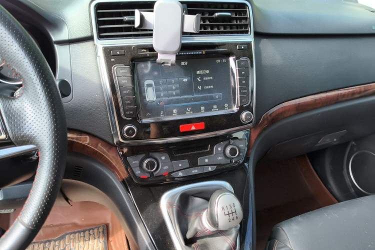 Used Haval H6 2014 Sport Version 1.5T Manual Two-Wheel Drive Elite Edition Audio And AC Panel