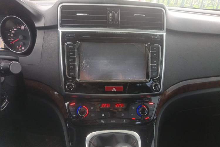 Used Haval H6 2014 Sport Version 1.5T Manual Two-Wheel Drive Elite Edition Audio And AC Panel