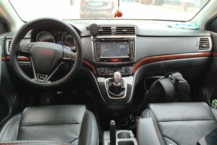 Used Haval H6 2014 Sport Version 1.5T Manual Two-Wheel Drive Elite Edition Center Console