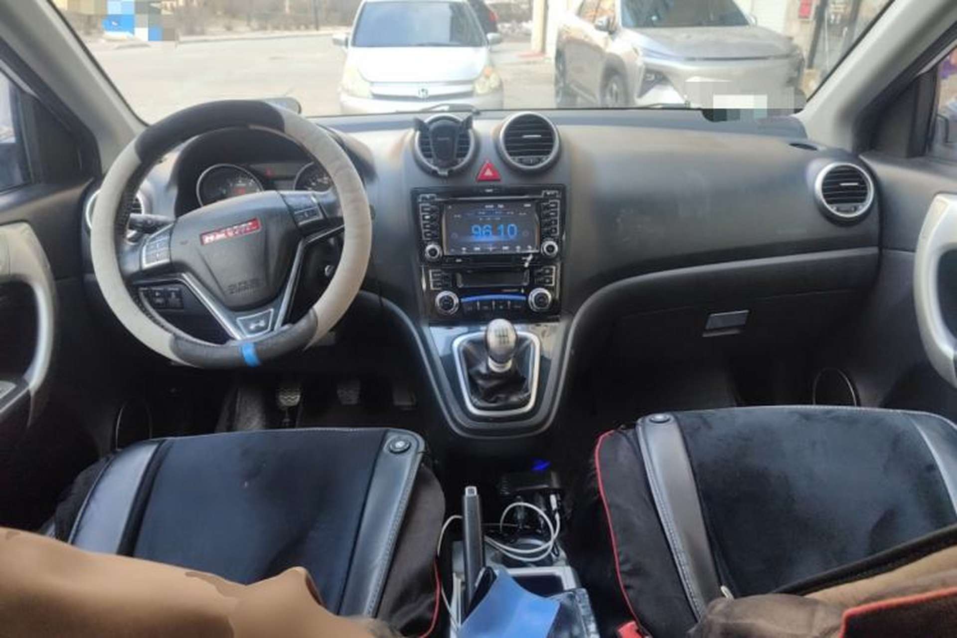Used Haval H6 2014 Upgraded Model 1.5T Manual Two-Wheel Drive Elite Version Center Console
