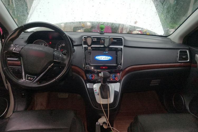 Used Haval H6 2014 Sport Edition 2.4L Automatic Elite Model Center Console