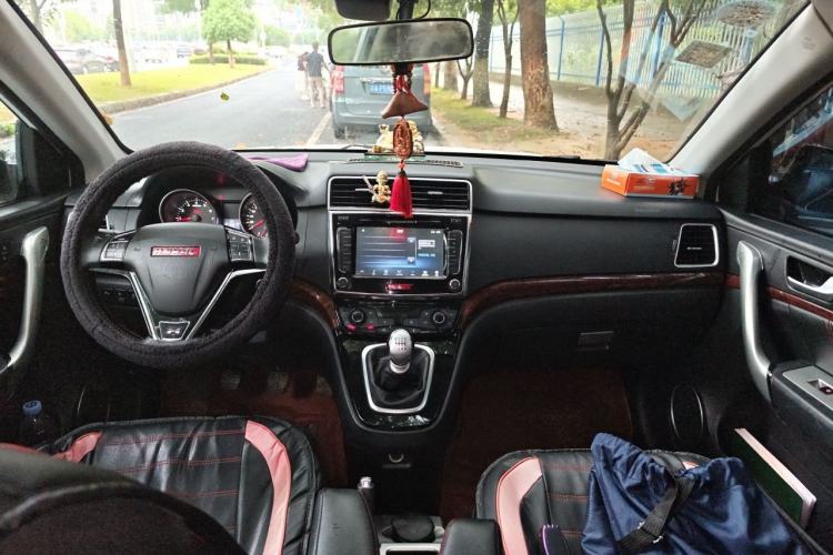 Used Haval H6 2014 Upgraded Model 1.5T Manual Two-Wheel Drive Elite Version Center Console