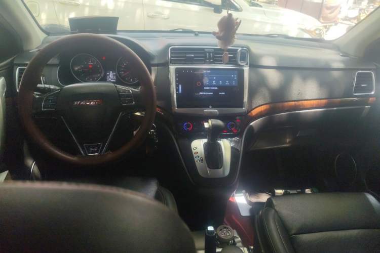Used Haval H6 2014 Sport Edition 2.4L Automatic Elite Model Center Console