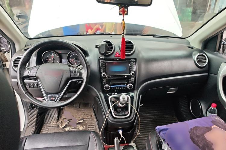Used Haval H6 2014 Upgraded Model 1.5T Manual Two-Wheel Drive Elite Version Center Console