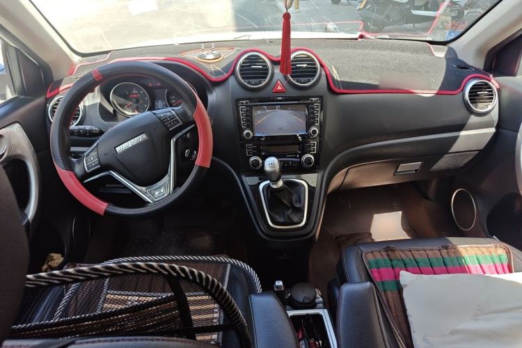 Used Haval H6 2014 Upgraded Model 2.0T Diesel Manual Two-Wheel Drive Elite Version Center Console
