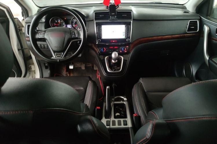 Used Haval H6 2014 Sport Edition 2.0T Diesel Manual Two-Wheel Drive Prestige Model Center Console