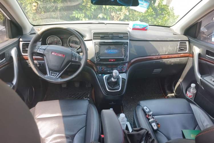 Used Haval H6 2014 Sport Edition 2.0T Diesel Manual Two-Wheel-Drive Elite Model Center Console
