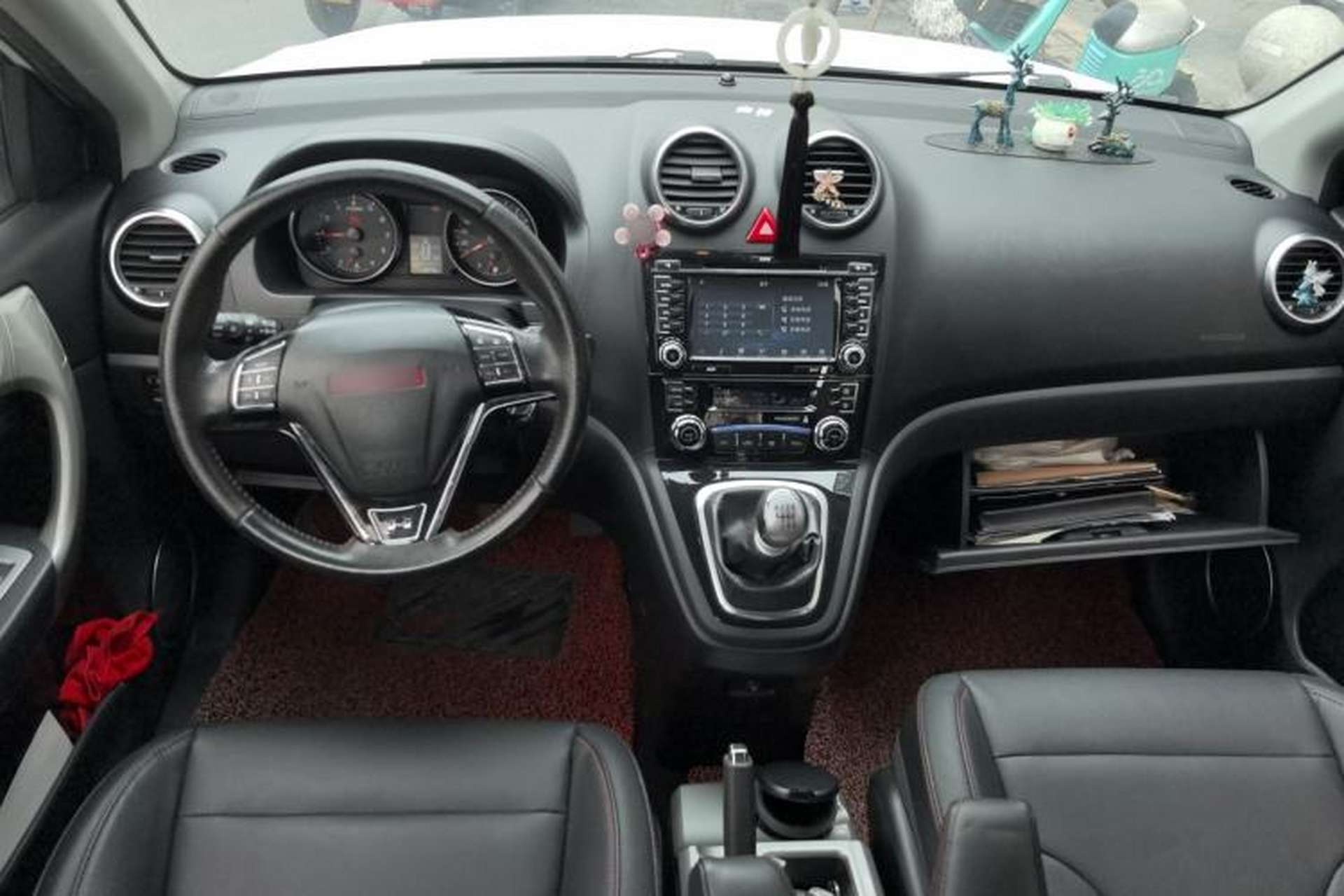 Used Haval H6 2014 Upgraded Model 1.5T Manual Two-Wheel Drive Elite Version Center Console