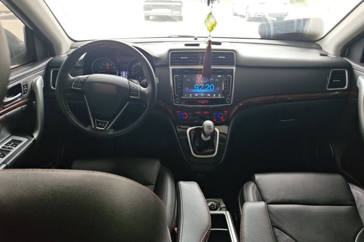 Used Haval H6 2014 Sport Version 1.5T Manual Two-Wheel Drive Elite Edition Center Console