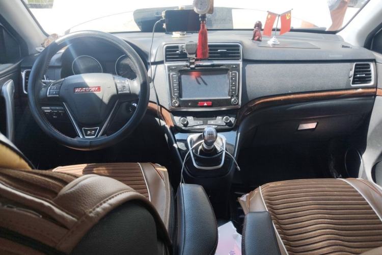 Used Haval H6 2014 Sport Version 1.5T Manual Two-Wheel Drive Elite Edition Center Console