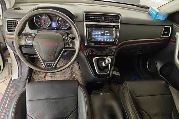 Used Haval H6 2014 Sport Edition 2.0T Diesel Manual Two-Wheel Drive Prestige Model Center Console