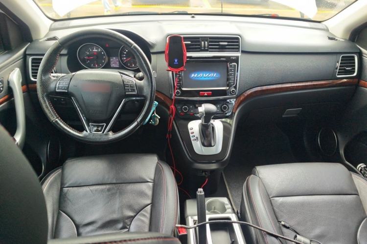 Used Haval H6 2014 Sports Edition 2.4L Automatic Prestige Model Center Console
