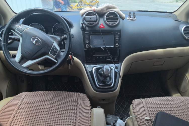 Used Haval H6 2014 Upgraded Model 1.5T Manual Two-Wheel Drive Elite Version Center Console