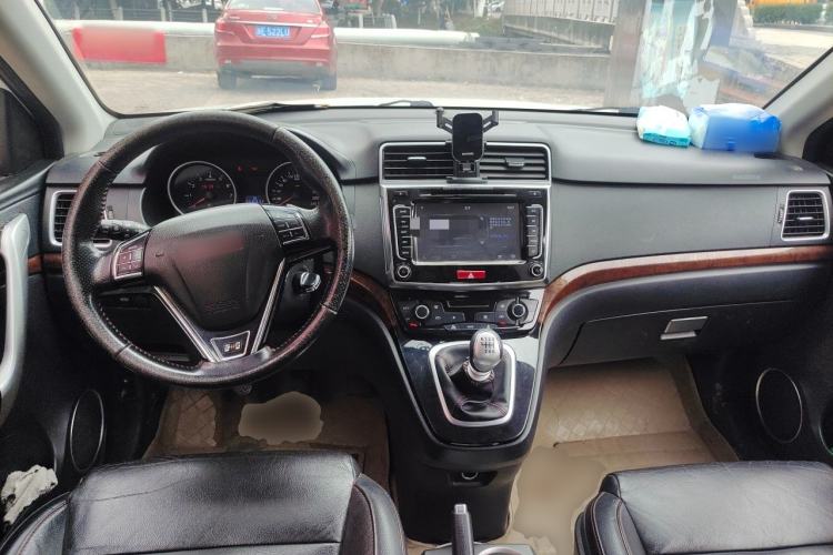Used Haval H6 2014 Sport Version 1.5T Manual Two-Wheel Drive Elite Edition Center Console