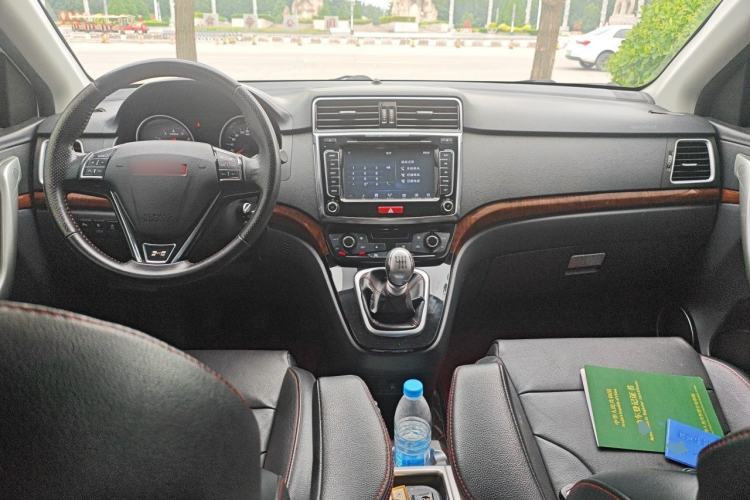 Used Haval H6 2014 Sport Version 1.5T Manual Two-Wheel Drive Elite Edition Center Console