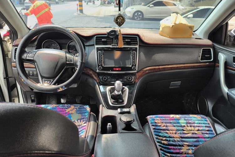 Used Haval H6 2014 Sport Version 1.5T Manual Two-Wheel Drive Elite Edition Center Console