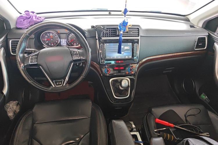 Used Haval H6 2014 Sport Version 1.5T Manual Two-Wheel Drive Elite Edition Center Console
