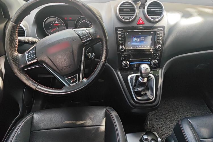 Used Haval H6 2014 Upgraded Model 1.5T Manual Two-Wheel Drive Elite Version Center Console