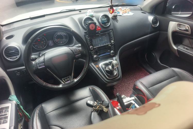 Used Haval H6 2014 Upgraded Model 1.5T Manual Two-Wheel Drive Elite Version Center Console