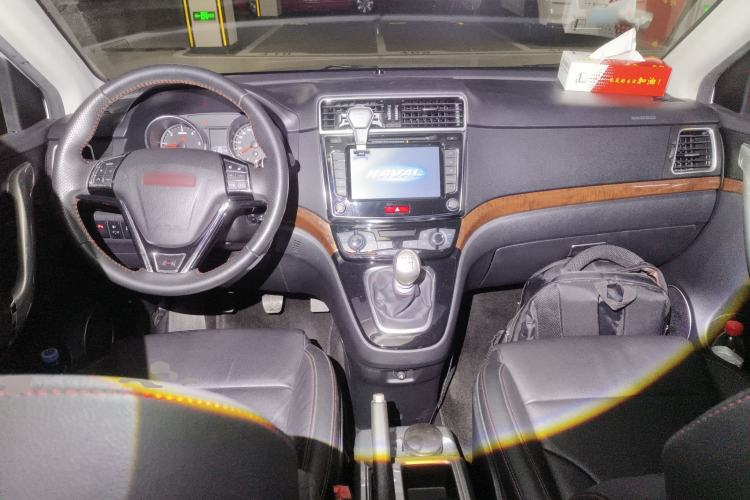 Used Haval H6 2014 Sport Edition 2.0T Diesel Manual 4x4 Elite Model Center Console
