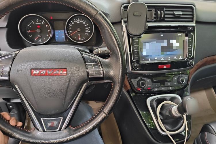 Used Haval H6 2014 Sport Edition 1.5T Manual 4x4 Elite Model Center Console