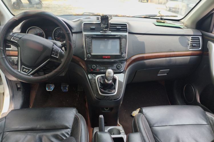 Used Haval H6 2014 Sport Version 1.5T Manual Two-Wheel Drive Elite Edition Center Console
