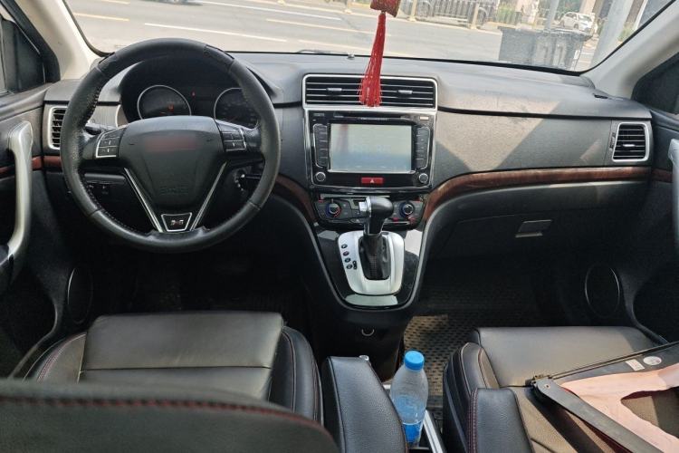 Used Haval H6 2014 Sport Edition 2.4L Automatic Elite Model Center Console