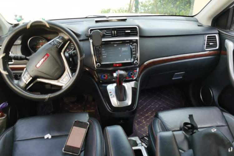 Used Haval H6 2014 Sport Edition 2.4L Automatic Elite Model Center Console