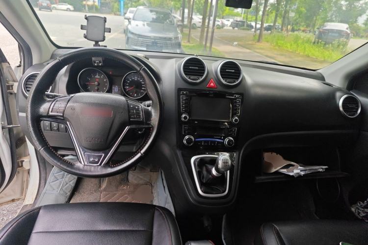 Used Haval H6 2014 Upgraded Model 1.5T Manual Two-Wheel Drive Elite Version Center Console