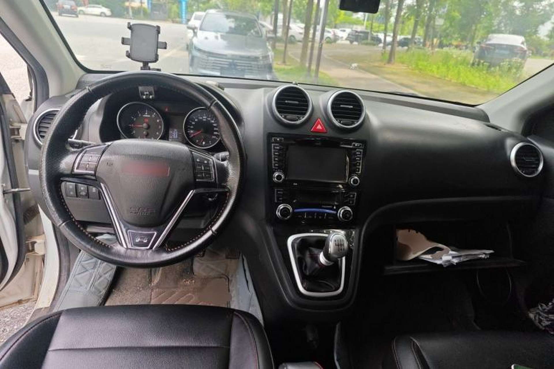 Used Haval H6 2014 Upgraded Model 1.5T Manual Two-Wheel Drive Elite Version Center Console