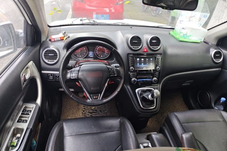 Used Haval H6 2014 Upgraded Model 1.5T Manual Two-Wheel Drive Elite Version Center Console
