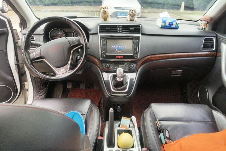Used Haval H6 2014 Sport Version 1.5T Manual Two-Wheel Drive Elite Edition Center Console
