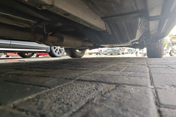 Used Haval H6 2014 Upgraded Model 1.5T Manual Two-Wheel Drive Elite Version Chassis Front Left