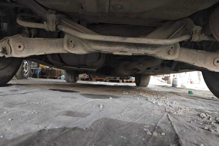 Used Haval H6 2014 Upgraded Model 1.5T Manual Two-Wheel Drive Elite Version Chassis Rear