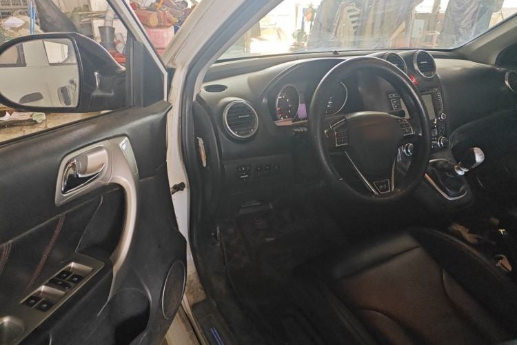 Used Haval H6 2014 Upgraded Model 1.5T Manual Two-Wheel Drive Elite Version Driver Seat