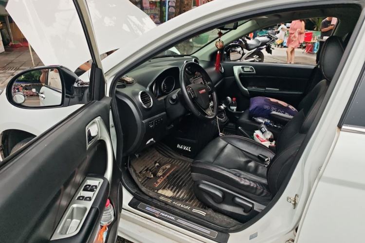 Used Haval H6 2014 Upgraded Model 1.5T Manual Two-Wheel Drive Elite Version Driver Seat
