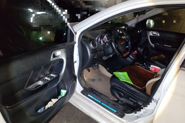 Used Haval H6 2014 Upgraded Model 1.5T Manual Two-Wheel Drive Elite Version Driver Seat