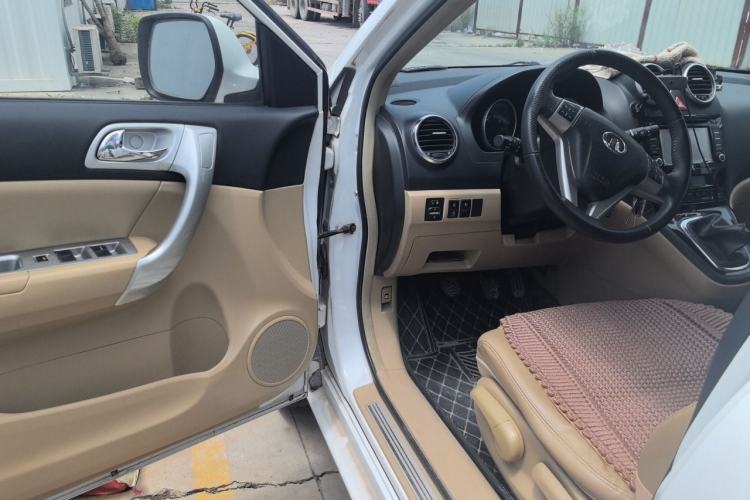 Used Haval H6 2014 Upgraded Model 1.5T Manual Two-Wheel Drive Elite Version Driver Seat